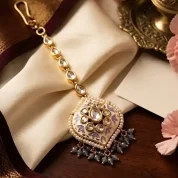 Dream-girl-Kundan-tikka