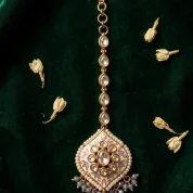 Dream-girl-Kundan-tikka-3