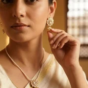 Kundan-cream-pendant-set