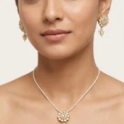 Kundan-cream-pendant-set