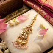 Pink-Kundan-maang-tikka