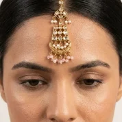 Pink-Kundan-maang-tikka