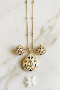 White-kundan-pendant-set