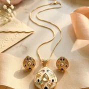 White-kundan-pendant-set
