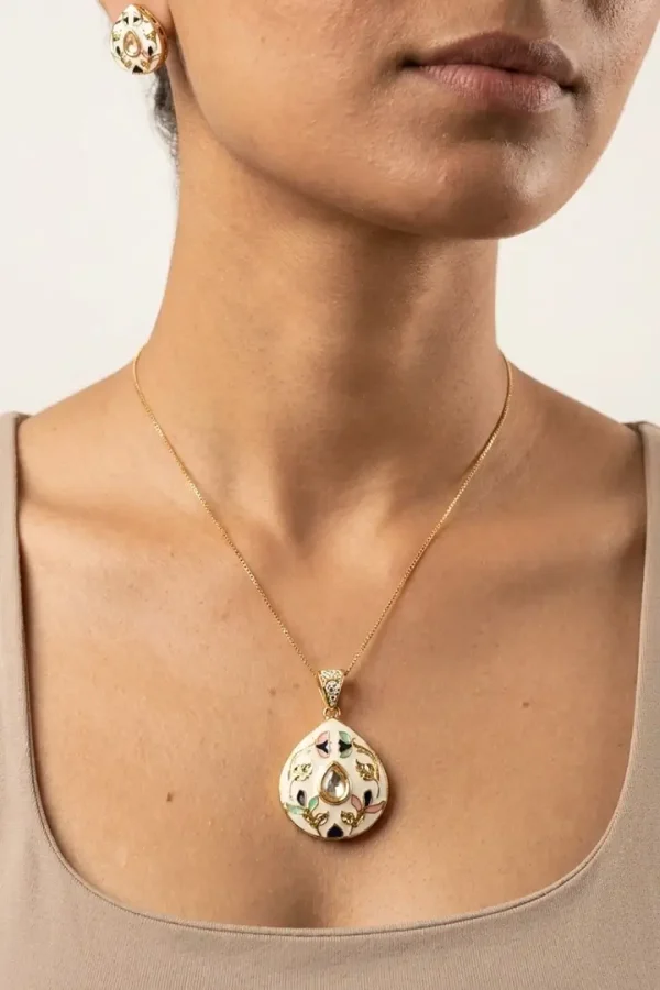 White-kundan-pendant-set