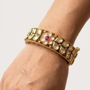 intricate jadau kundan kada