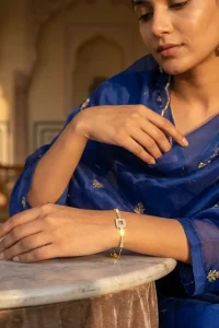 lustrous-square-diamond-bracelet