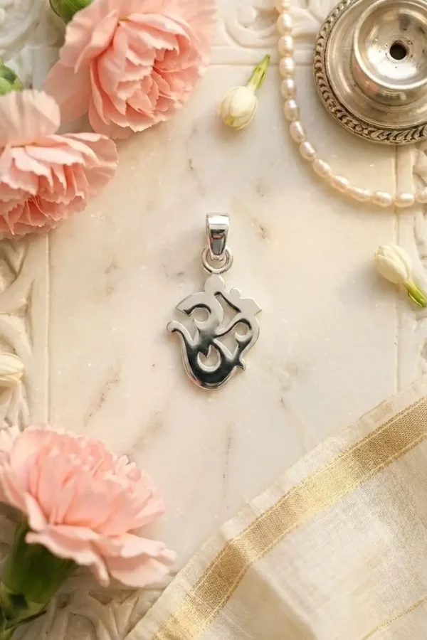 om-pendant
